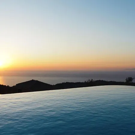 Grand Lefkada - 3 Bedrooms - Kaladika - Stunning Sea Views - Well Furnished Tsoukaládhes