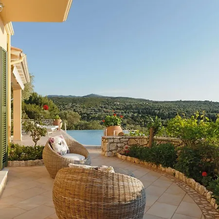 Grand Lefkada - 3 Bedrooms - Kaladika - Stunning Sea Views - Well Furnished Tsoukaládhes