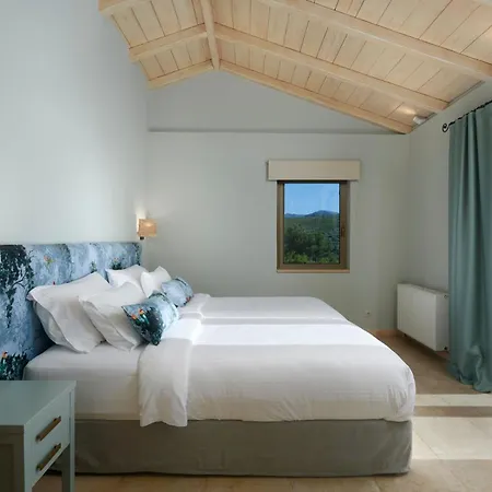 Grand Lefkada - 3 Bedrooms - Kaladika - Stunning Sea Views - Well Furnished Villa Tsoukaládhes