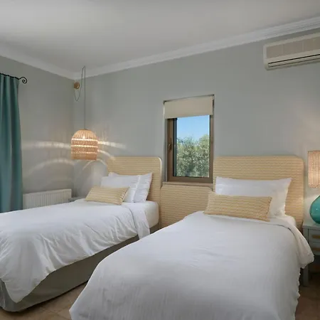 Grand Lefkada - 3 Bedrooms - Kaladika - Stunning Sea Views - Well Furnished Villa Tsoukaládhes